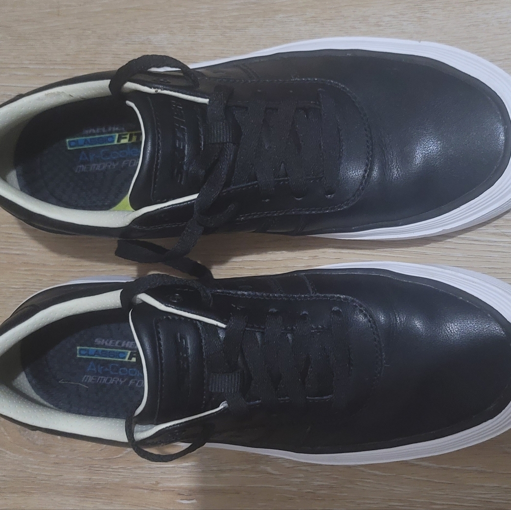 Skechers Black & White Streetwear Classic Fit Memory Foam Sneakers Shoes Size 9